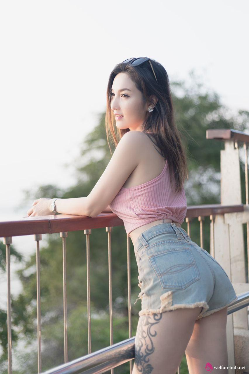 空降女怎么处理！女生家窗外空降不速之客免费